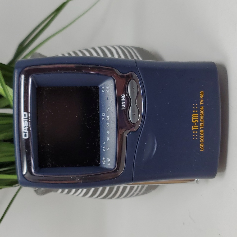 Casio Vintage Model TV-980b Portable Handheld Color TV